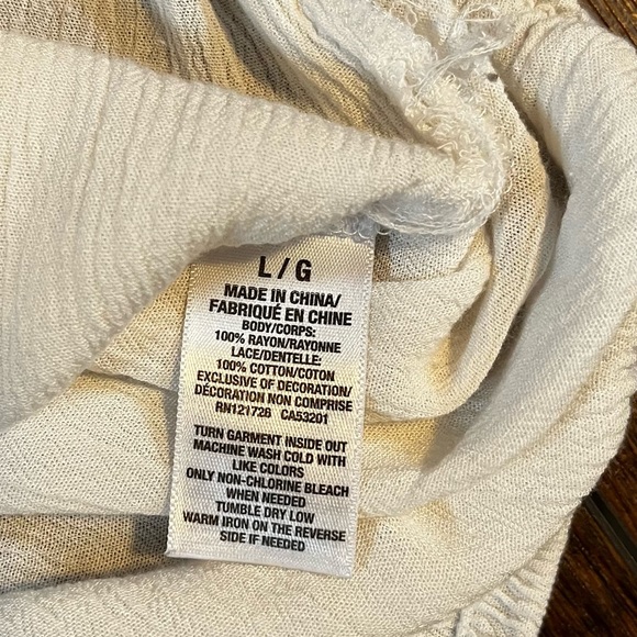 EUC Cape Juby short sleeve top. Size Large. Flutter sleeve. Elastic waist. White - Picture 10 of 10